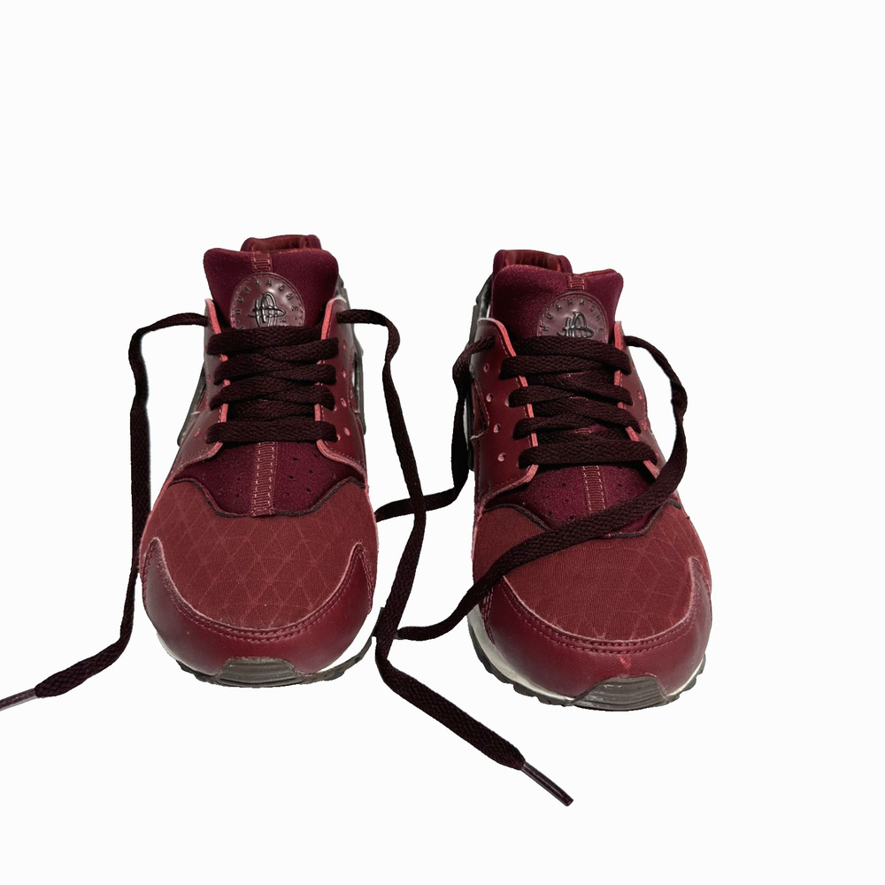 Nike Air Huarache women’s red sneakers size 7.5/ 6 youth